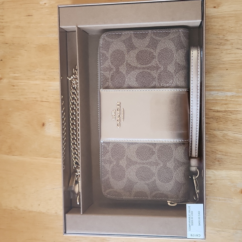 NEW COACH WRISTLET - Picture 1 of 6
